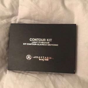 Anastasia Beverly hill contour kit
